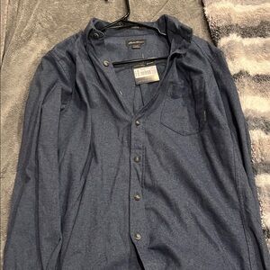 Eddie Bauer Mens Long Sleeve button down shirt with pocket